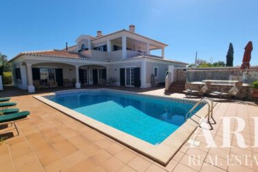 Villa 3-bedroom for sale in Carvoeiro, Lagoa
