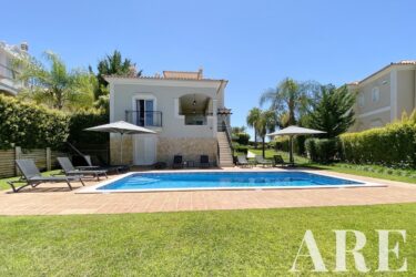 Villa 4-bedroom for sale in The Crest, Sitio dos Quartos, Golden Triangle, Loulé