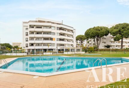Apartment 2-bedroom for sale in Quarteira, Loulé, Algarve &bull; ARE95487