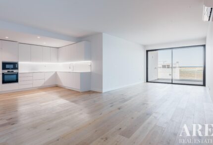 Apartment 3-bedroom for sale in Moncarapacho e Fuseta, Olhão, Algarve &bull; ARE96500