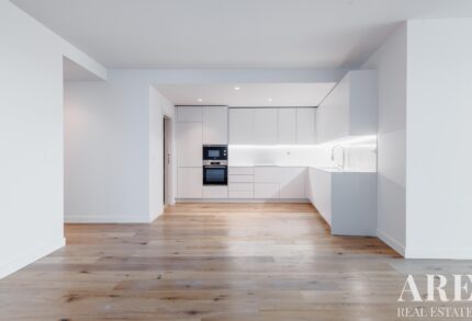 Apartment 3-bedroom for sale in Moncarapacho e Fuseta, Olhão, Algarve &bull; ARE96500