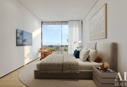 Apartment 3-bedroom for sale in Quarteira, Loulé, Algarve &bull; ARE96503