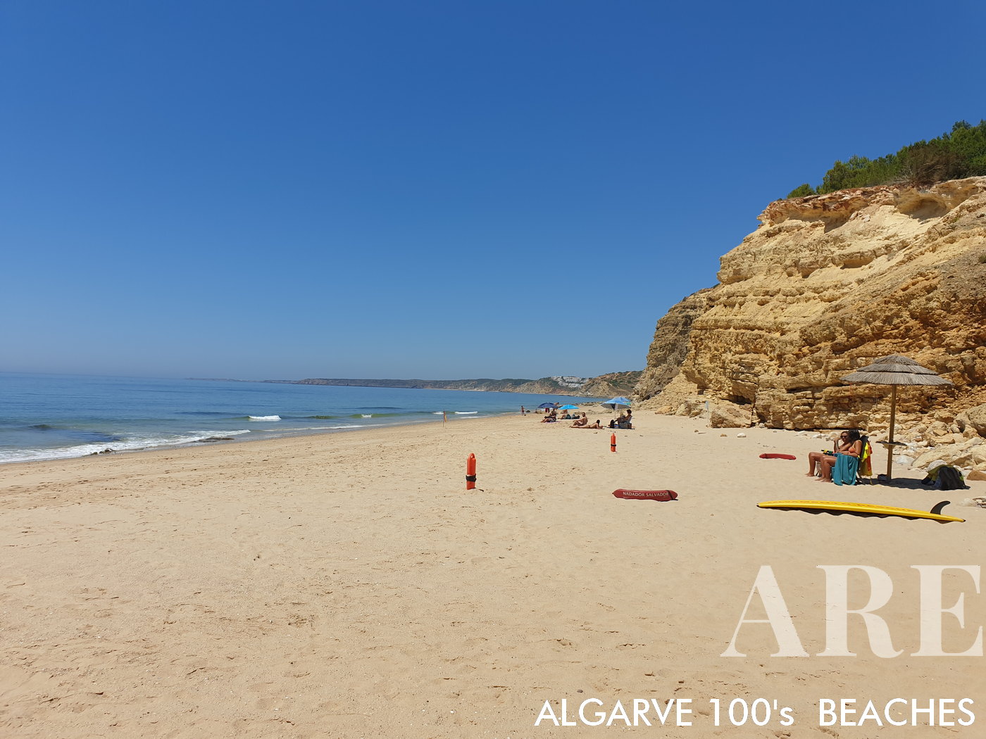 Cabanas Velhas beach in Almadena