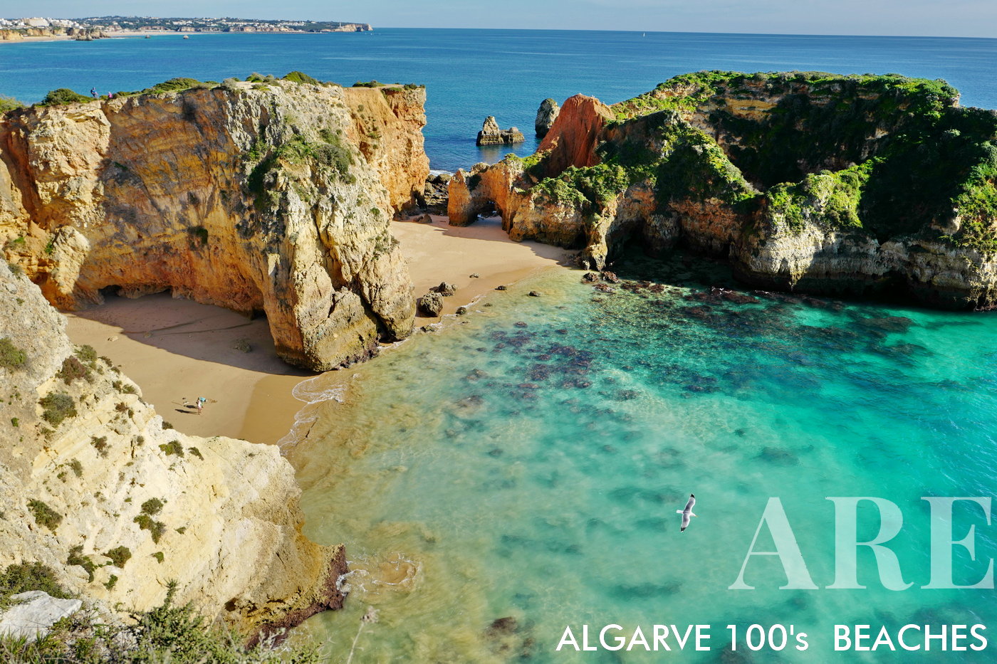 Praia da Secreta, situada entre Alvor e Portimão, várias pequenas praias de difícil acesso, com um fantástico percurso pedestre ao longo da falésia...