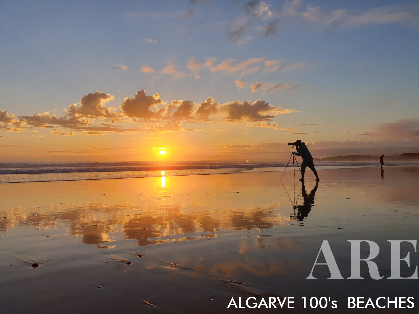 Photographing the surfers in Rocha beach, by José Féria, the photographer behing all the pictures at ARE