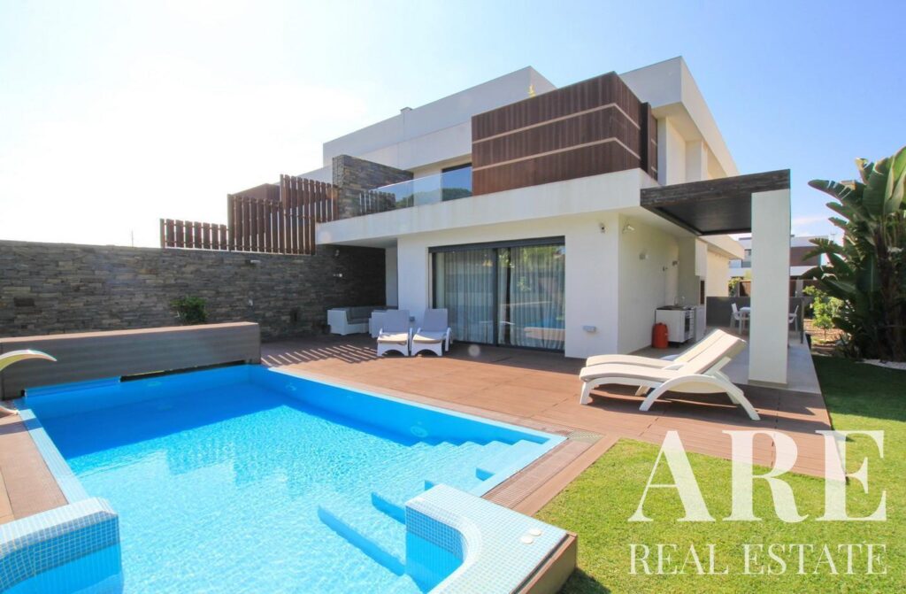 Villa 4-bedroom for sale in Açoteias, Albufeira