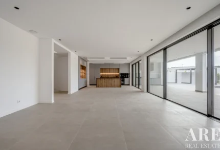 Villa 4-bedroom for sale in Golf Hills, Quarteira, Loulé, Algarve &bull; ARE82217