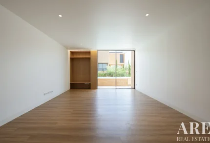 Villa 3-bedroom for sale in Quarteira, Loulé, Algarve &bull; ARE97595