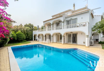 Villa 5-bedroom for sale in Boliqueime, Loulé, Algarve &bull; ARE88696