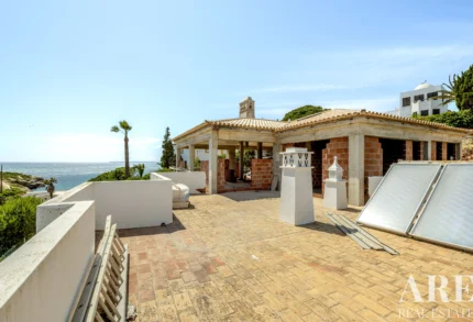Villa 4-bedroom for sale in Ferragudo, Lagoa, Algarve &bull; ARE97870