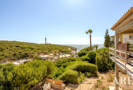 Villa 4-bedroom for sale in Ferragudo, Lagoa, Algarve &bull; ARE97870