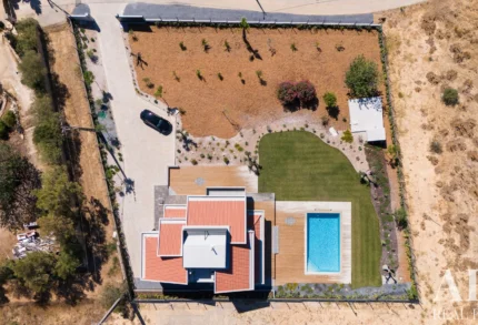 Villa 5-bedroom for sale in Quarteira, Loulé, Algarve &bull; ARE85380