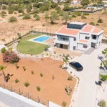 Villa 5-bedroom for sale in Quarteira, Loulé, Algarve &bull; ARE85380 - gallery image