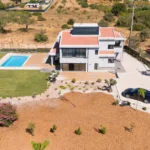 Villa 5-bedroom for sale in Quarteira, Loulé, Algarve &bull; ARE85380 - gallery image