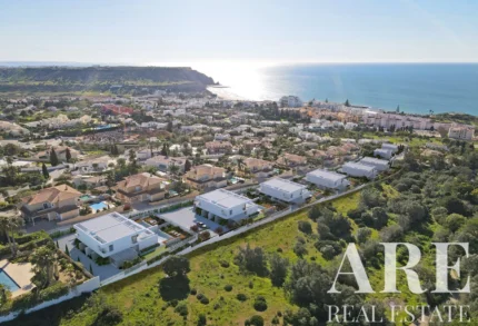 Villa 3-bedroom for sale in Luz, Lagos, Algarve &bull; ARE-97678