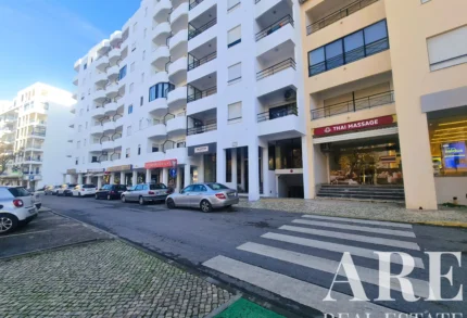 shop for sale in Quarteira, Loulé, Algarve &bull; ARE-98669