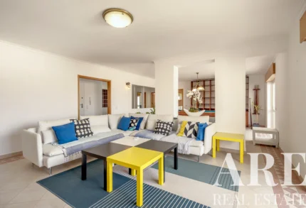 Apartment 4-bedroom for sale in Quarteira, Loulé, Algarve &bull; ARE-100663