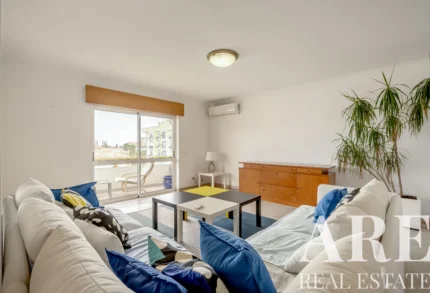 Apartment 4-bedroom for sale in Quarteira, Loulé, Algarve &bull; ARE-100663