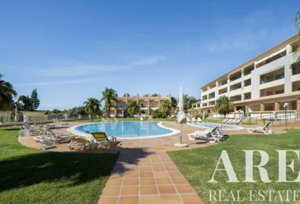 Villa 2-bedroom for sale in Quarteira, Loulé, Algarve &bull; ARE-100783