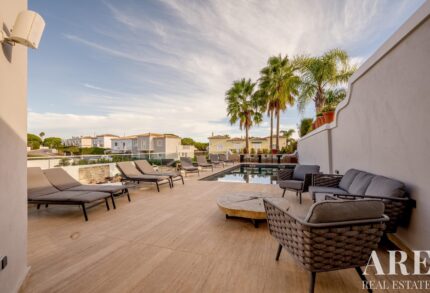 Villa 3-bedroom for sale in Almancil, Loulé, Faro