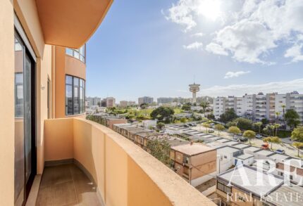 Apartment 5-bedroom for sale in Faro (Sé e São Pedro), Faro