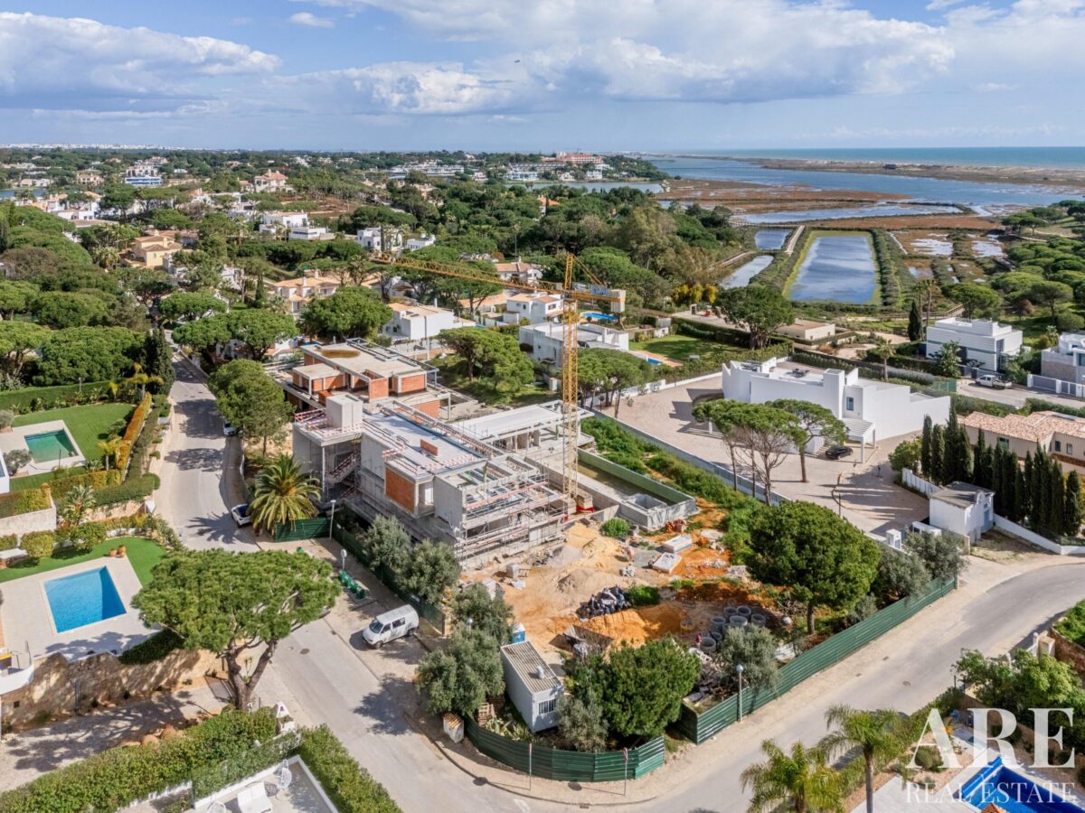 Villa 6-bedroom for sale in Quinta das Salinas, Quinta do Lago, Algarve • ARE85797