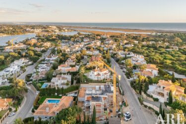 Villa 4-bedroom for sale in Almancil, Loulé, Faro