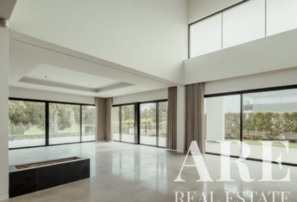 Villa 4-bedroom for sale in Quarteira, Loulé, Faro