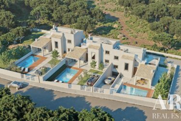 Villa 3-bedroom for sale in Almancil, Loulé, Faro