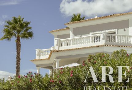 Villa 5-bedroom for sale in Almancil, Loulé, Faro