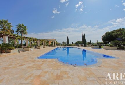 Villa 11-bedroom for sale in Almancil, Loulé, Faro