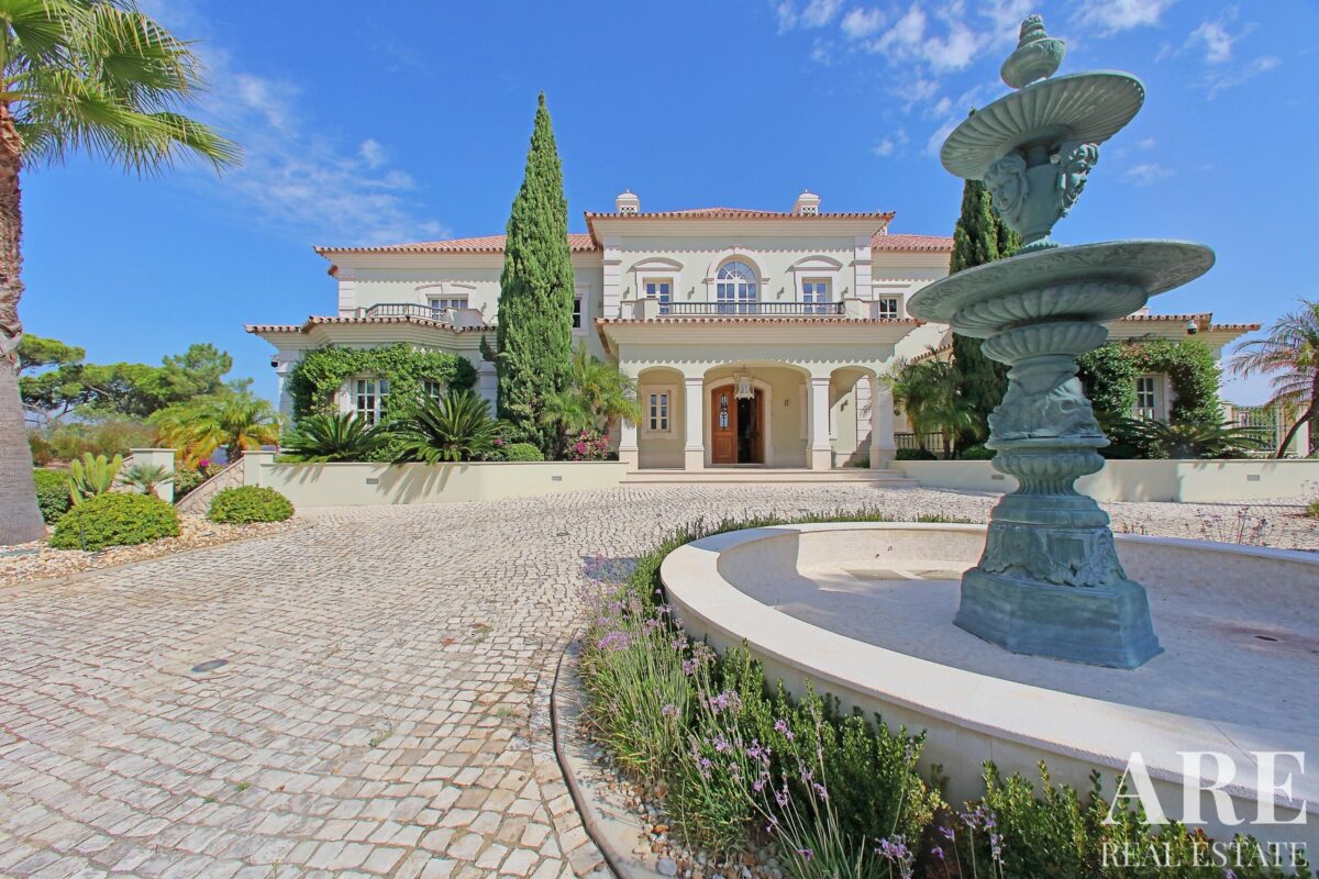 Villa 11-bedroom for sale in Quinta do Lago, Algarve • ARE84777