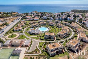 Villa 3-bedroom for sale in Porches, Lagoa, Faro