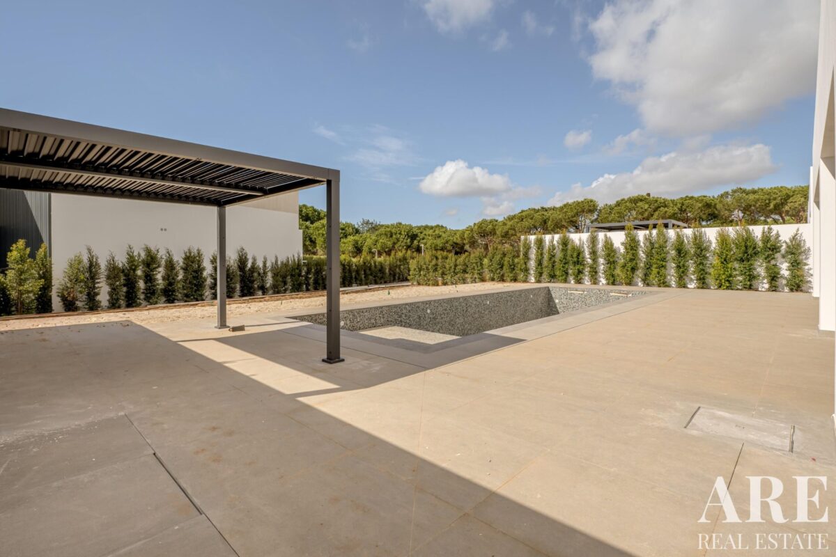 Villa 4-bedroom for sale in Golf Hills, Vilamoura, Algarve • ARE82216