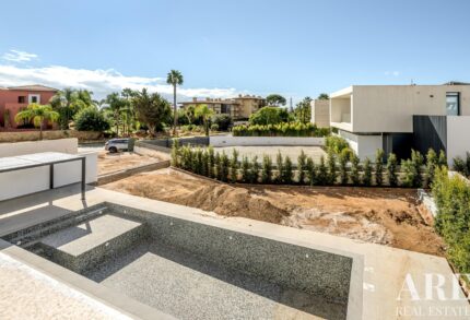 Villa 4-bedroom for sale in Golf Hills, Quarteira, Loulé, Faro