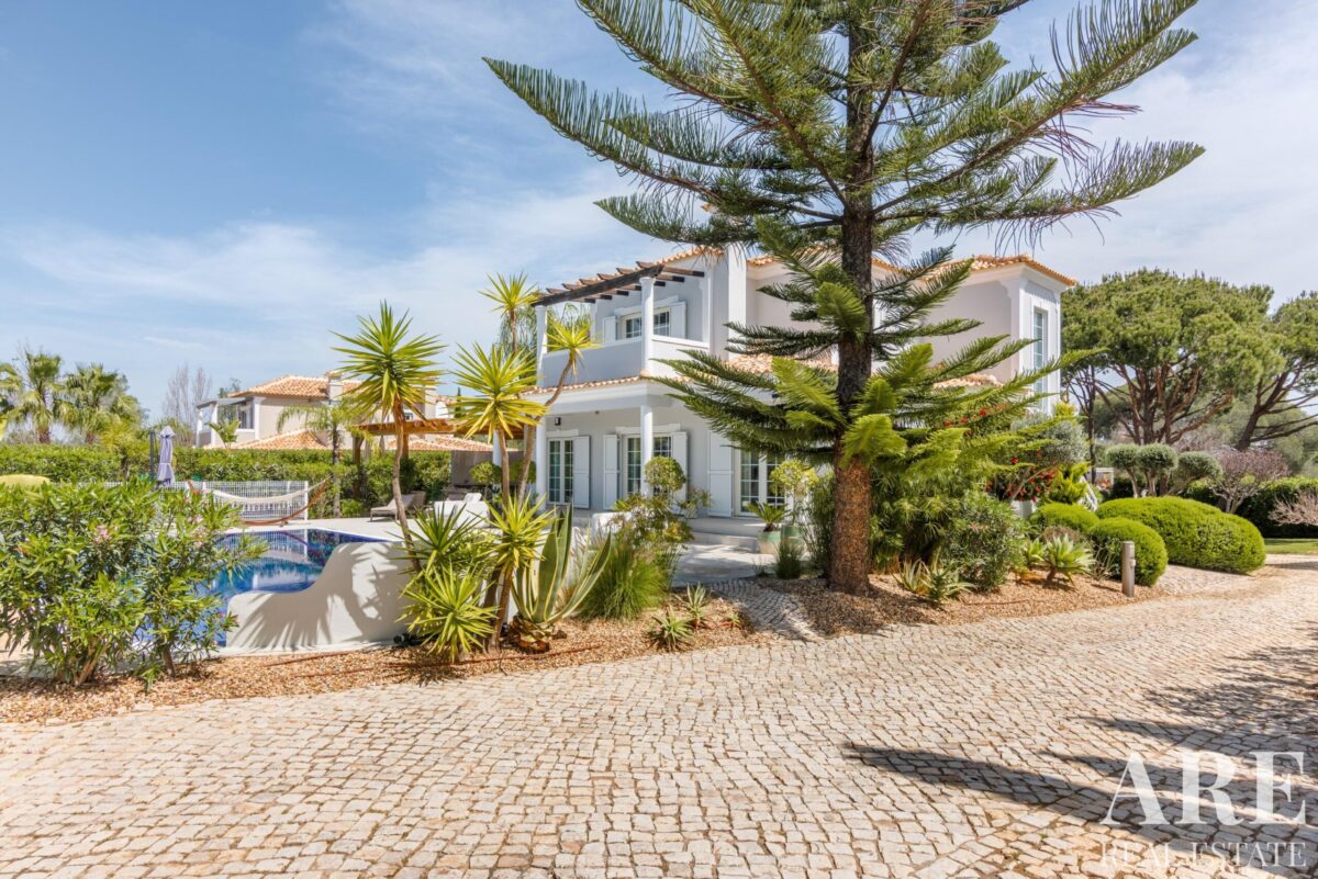 Villa 4-bedroom for sale in Fonte Algarve, Almancil, Algarve &bull; ARE80031