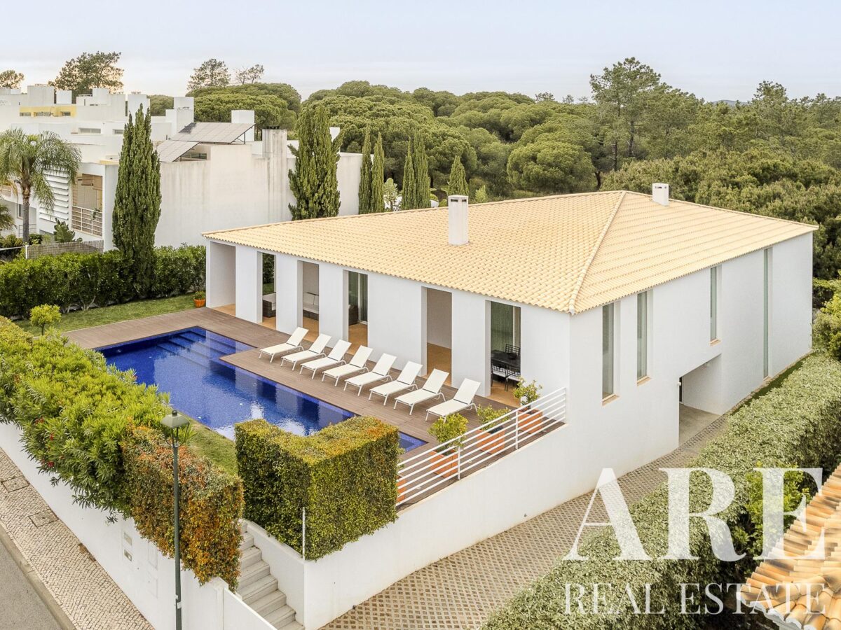 Villa 9-bedroom for sale in Varandas do Lago, Almancil, Algarve • ARE78717