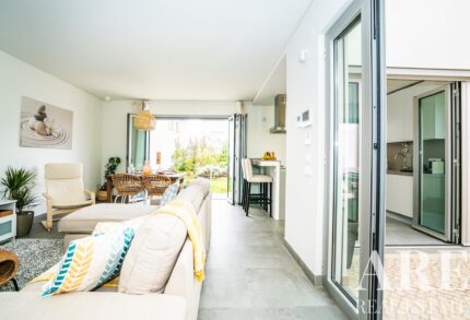 Villa 3-bedroom for sale in Quarteira, Loulé, Faro