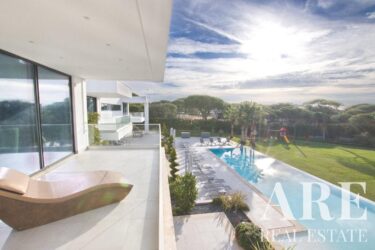 Villa 7-bedroom for sale in Pinhal Velho, Vilamoura, Loulé